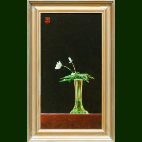 Hvide anemoner i grn glasvase